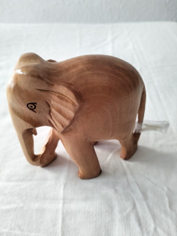 elefante madera pequeno