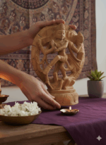 estatua de madera natraj en mano